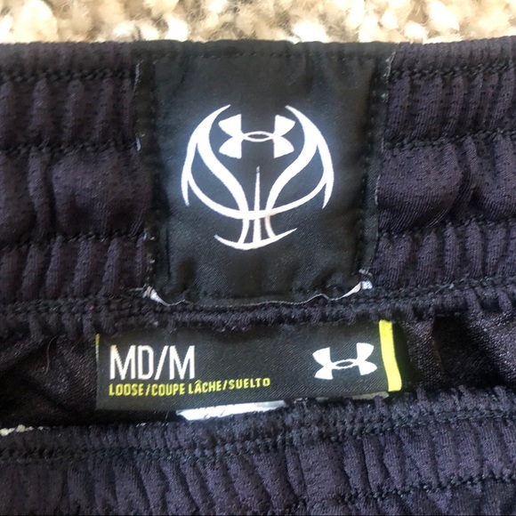 Men’s Under Armour basketball shorts...Size M - Picture 2 of 2